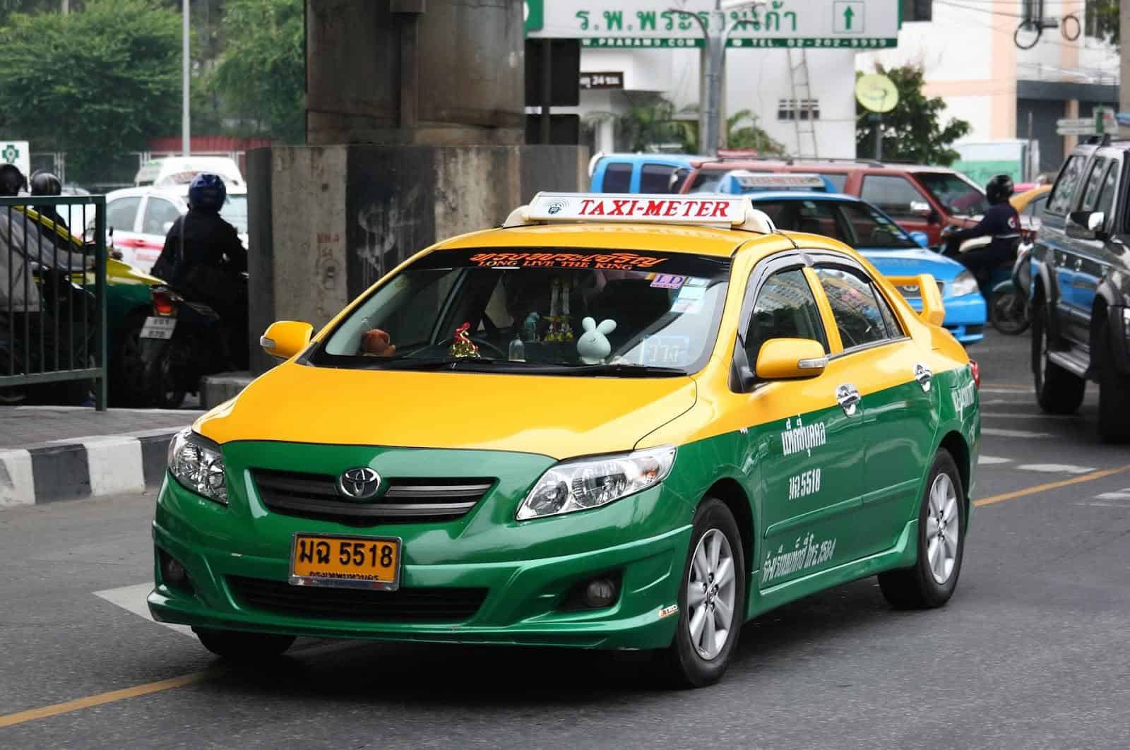Di chuyển từ sân bay về trung tâm thành phố Bangkok bằng taxi