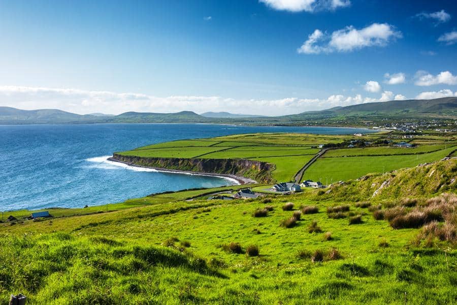 Mùa hè từ tháng 6 đến tháng 9 là thời điểm lý tưởng để trải nghiệm vẻ đẹp của Ireland.