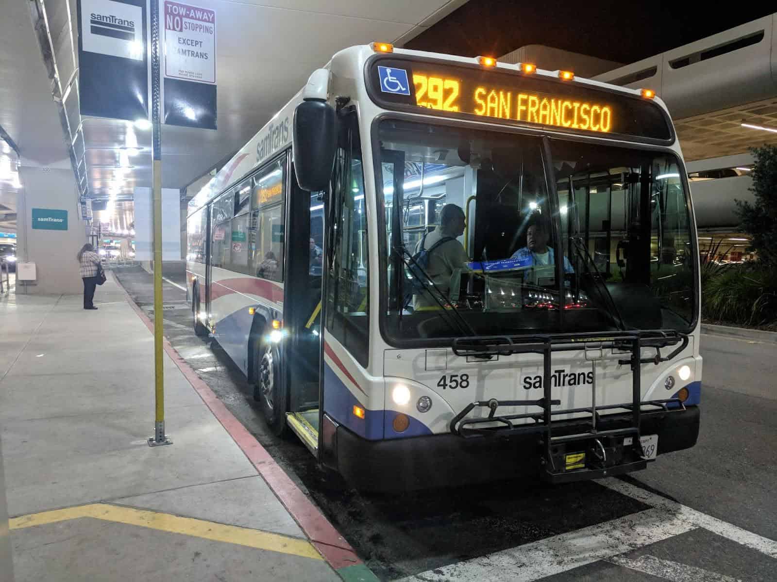 Từ sân bay, hành khách có thể bắt xe bus số 292 về trung tâm thành phố San Francisco
