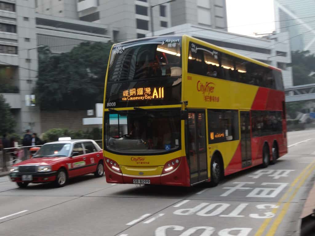 Di chuyển từ sân bay về trung tâm Hong Kong bằng xe bus - vé máy bay đi Hong Kong