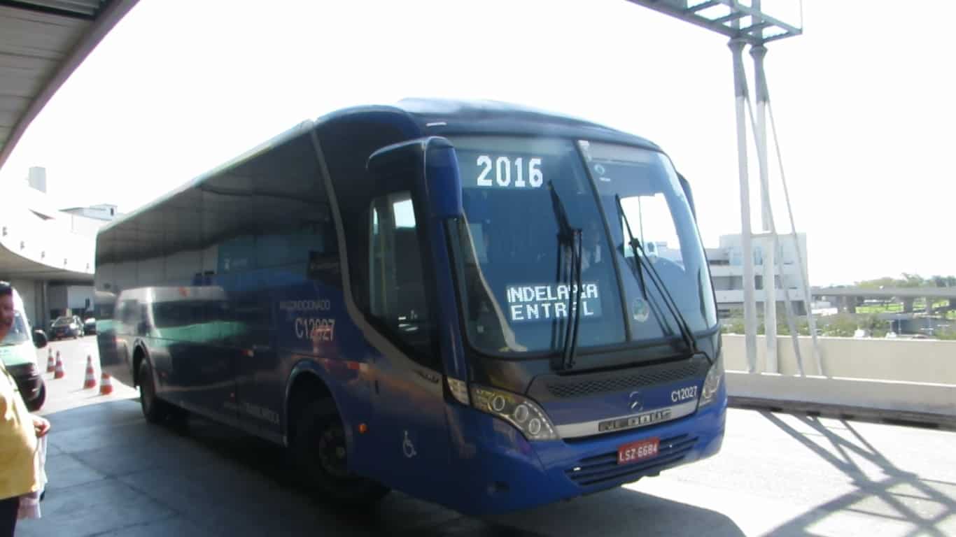 Di chuyển từ sân bay về Rio de Janeiro bằng xe bus - vé máy bay đi Brazil