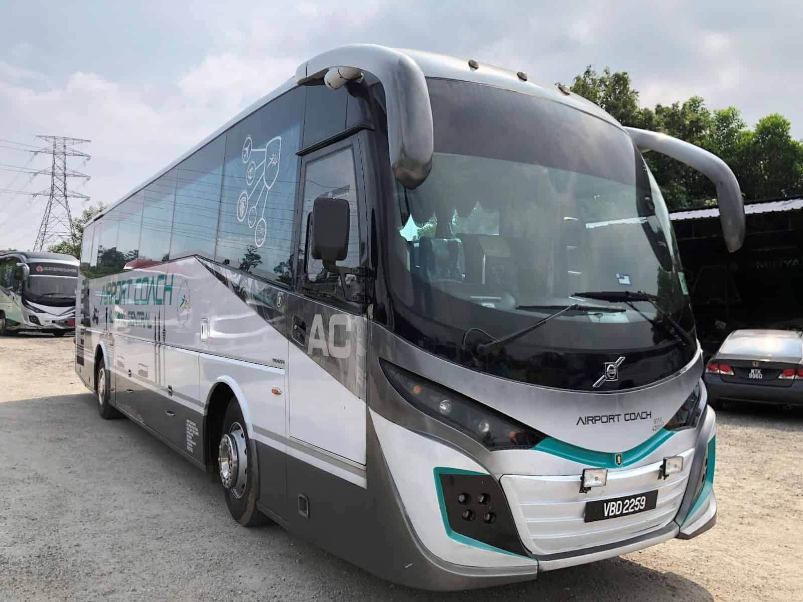 Di chuyển từ sân bay về trung tâm Kulalar Lumpur bằng xe bus Airport coach 