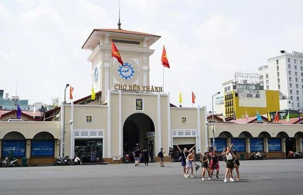 How to Travel from Ho Chi Minh Airport to District 1 (Smart & Safe)