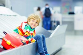 Trẻ em đi máy bay cần giấy tờ gì? Thủ tục và giá vé
